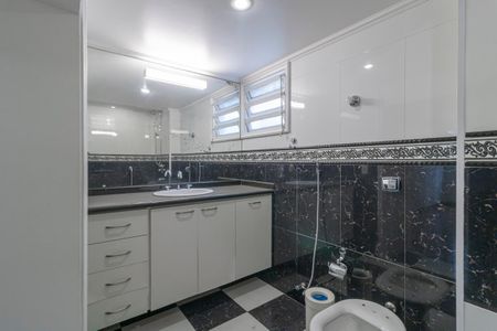 Apartamento à venda com 128m², 3 quartos e 1 vaga Apartamento à venda com 128m², 3 quartos e 1 vagaBanheiro da Suíte