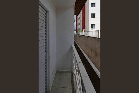 Casa de condomínio à venda com 163m², 3 quartos e 4 vagas Casa de condomínio à venda com 163m², 3 quartos e 4 vagasVaranda