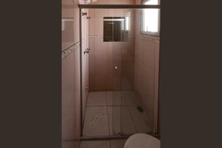 Casa de condomínio à venda com 163m², 3 quartos e 4 vagas Casa de condomínio à venda com 163m², 3 quartos e 4 vagasBanheiro de Suite