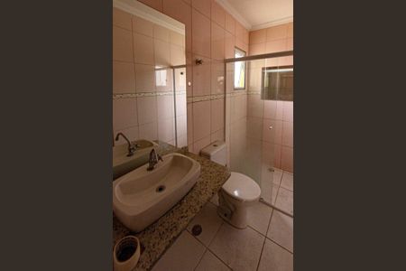 Casa de condomínio à venda com 163m², 3 quartos e 4 vagas Casa de condomínio à venda com 163m², 3 quartos e 4 vagasBanheiro Social