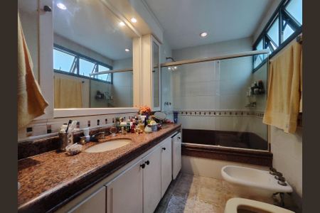 Apartamento para alugar com 360m², 5 quartos e 4 vagasBanheiro da Suíte