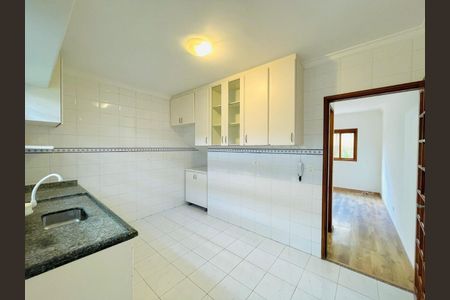 Foto 10 de casa à venda com 2 quartos, 75m² em Vila Brasilio Machado, São Paulo