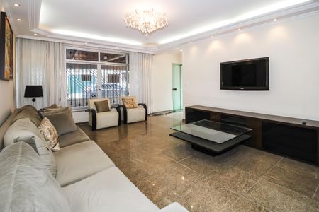 Casa à venda com 500m², 4 quartos e 4 vagas Casa à venda com 500m², 4 quartos e 4 vagasSala