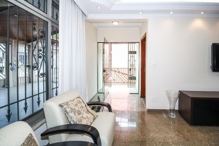 Casa à venda com 500m², 4 quartos e 4 vagas Casa à venda com 500m², 4 quartos e 4 vagasSala