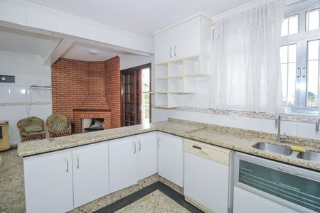 Casa à venda com 500m², 4 quartos e 4 vagas Casa à venda com 500m², 4 quartos e 4 vagasCozinha