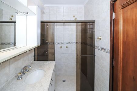Casa à venda com 500m², 4 quartos e 4 vagas Casa à venda com 500m², 4 quartos e 4 vagasBanheiro da Suíte 2