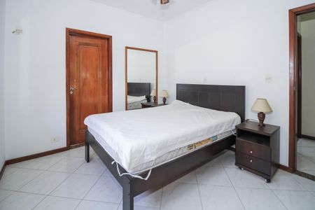 Casa à venda com 500m², 4 quartos e 4 vagas Casa à venda com 500m², 4 quartos e 4 vagasSuíte 2