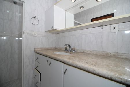 Casa à venda com 500m², 4 quartos e 4 vagas Casa à venda com 500m², 4 quartos e 4 vagasBanheiro