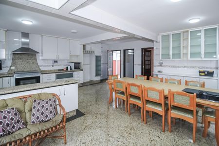 Casa à venda com 500m², 4 quartos e 4 vagas Casa à venda com 500m², 4 quartos e 4 vagasCozinha