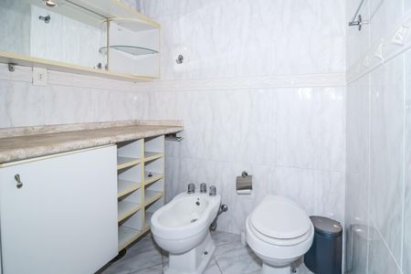 Casa à venda com 500m², 4 quartos e 4 vagas Casa à venda com 500m², 4 quartos e 4 vagasBanheiro