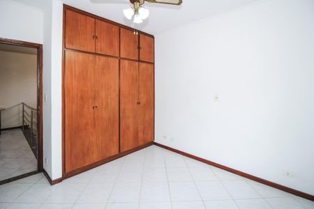 Casa à venda com 500m², 4 quartos e 4 vagas Casa à venda com 500m², 4 quartos e 4 vagasQuarto 1