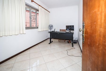 Casa à venda com 500m², 4 quartos e 4 vagas Casa à venda com 500m², 4 quartos e 4 vagasEscritório
