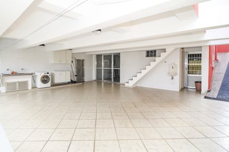 Casa à venda com 500m², 4 quartos e 4 vagas Casa à venda com 500m², 4 quartos e 4 vagasÁrea de Serviço