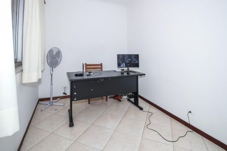 Casa à venda com 500m², 4 quartos e 4 vagas Casa à venda com 500m², 4 quartos e 4 vagasEscritório