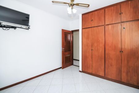 Casa à venda com 500m², 4 quartos e 4 vagas Casa à venda com 500m², 4 quartos e 4 vagasQuarto 1