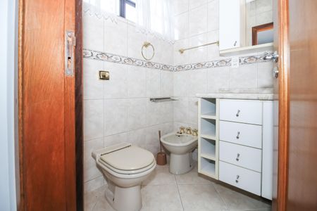 Casa à venda com 500m², 4 quartos e 4 vagas Casa à venda com 500m², 4 quartos e 4 vagasBanheiro da Suíte 2