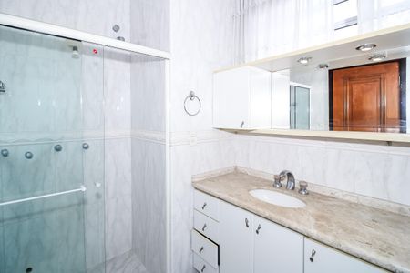 Casa à venda com 500m², 4 quartos e 4 vagas Casa à venda com 500m², 4 quartos e 4 vagasBanheiro