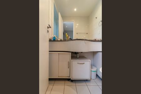 Apartamento à venda com 64m², 2 quartos e 2 vagasSuíte - Banheiro