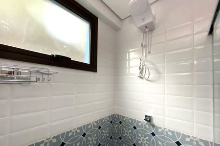 Banheiro de kitnet/studio para alugar com 1 quarto, 49m² em Santa Tereza, Belo Horizonte