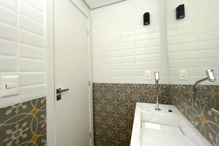 Lavabo de kitnet/studio para alugar com 1 quarto, 49m² em Santa Tereza, Belo Horizonte