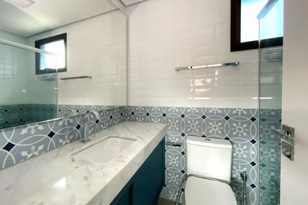 Banheiro de kitnet/studio para alugar com 1 quarto, 49m² em Santa Tereza, Belo Horizonte