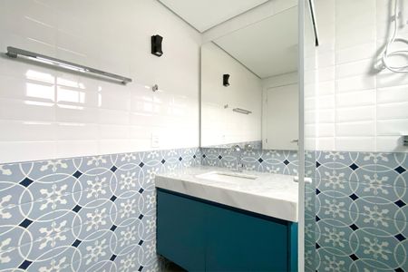 Banheiro de kitnet/studio para alugar com 1 quarto, 49m² em Santa Tereza, Belo Horizonte