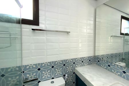 Banheiro de kitnet/studio para alugar com 1 quarto, 49m² em Santa Tereza, Belo Horizonte
