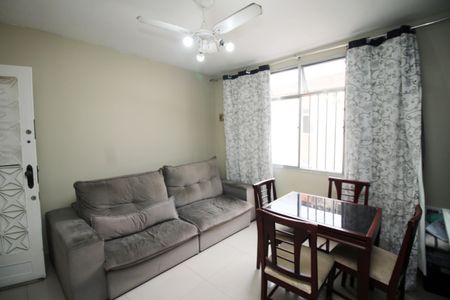 Sala de apartamento à venda com 2 quartos, 48m² em Olaria, Rio de Janeiro