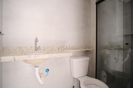 Banheiro de apartamento para alugar com 1 quarto, 32m² em Vila Carrão, São Paulo