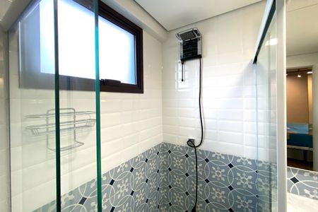 Banheiro de kitnet/studio para alugar com 1 quarto, 49m² em Santa Tereza, Belo Horizonte