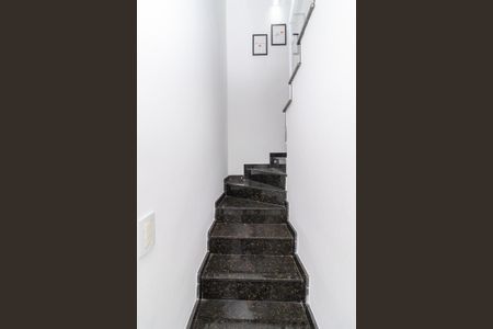 Casa para alugar com 180m², 3 quartos e 4 vagasEscada