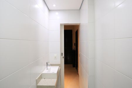 Apartamento à venda com 57m², 2 quartos e sem vaga Apartamento à venda com 57m², 2 quartos e sem vagaBanheiro