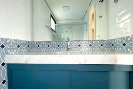 Banheiro de kitnet/studio para alugar com 1 quarto, 49m² em Santa Tereza, Belo Horizonte