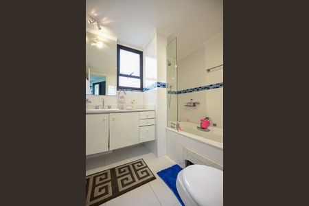 Apartamento à venda com 130m², 3 quartos e 3 vagasBanheiro Suíte 