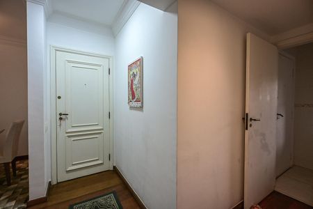 Corredor de apartamento à venda com 3 quartos, 130m² em Vila Suzana, São Paulo