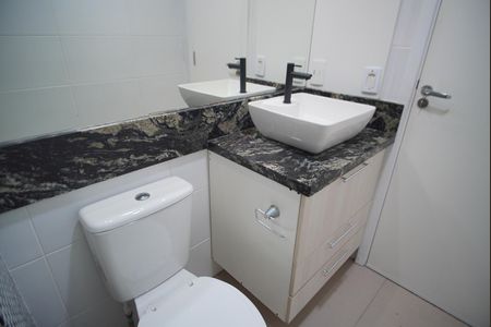 Banheiro da Suíte de apartamento para alugar com 2 quartos, 96m² em Sarandi, Porto Alegre