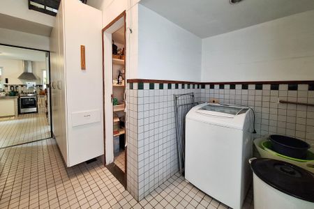 Casa de condomínio à venda com 250m², 4 quartos e 3 vagasÁrea de Serviço