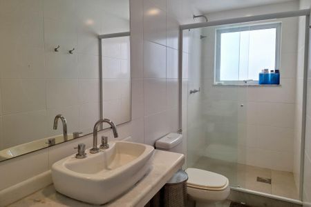 Casa de condomínio à venda com 250m², 4 quartos e 3 vagasBanheiro da Suíte 1