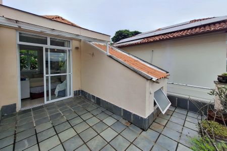 Casa de condomínio à venda com 250m², 4 quartos e 3 vagasVaranda da Suite 2