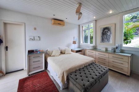 Casa de condomínio à venda com 250m², 4 quartos e 3 vagasSuíte 2