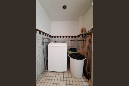 Casa de condomínio à venda com 250m², 4 quartos e 3 vagasÁrea de Serviço