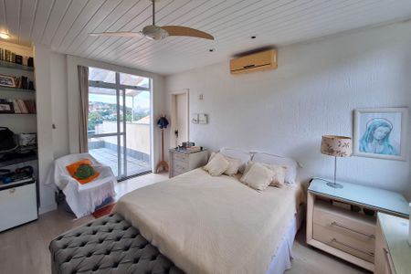 Casa de condomínio à venda com 250m², 4 quartos e 3 vagasSuíte 2