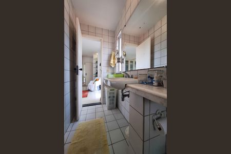 Casa de condomínio à venda com 250m², 4 quartos e 3 vagasBanheiro da Suíte 2