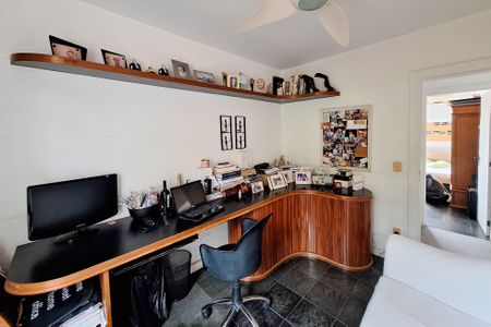 Casa de condomínio à venda com 250m², 4 quartos e 3 vagasQuarto 1