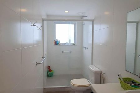 Casa de condomínio à venda com 250m², 4 quartos e 3 vagasBanheiro Social