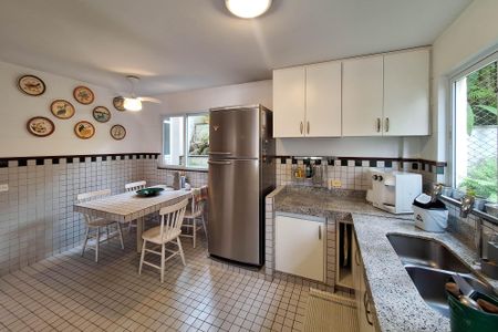 Casa de condomínio à venda com 250m², 4 quartos e 3 vagasCozinha