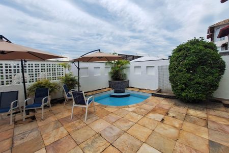 Casa de condomínio à venda com 250m², 4 quartos e 3 vagasQuintal