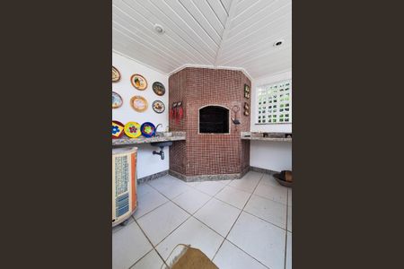 Casa de condomínio à venda com 250m², 4 quartos e 3 vagasQuintal