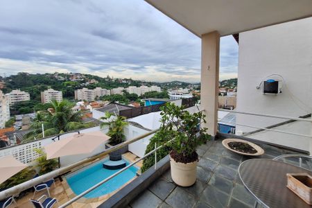 Casa de condomínio à venda com 250m², 4 quartos e 3 vagasSuíte 1