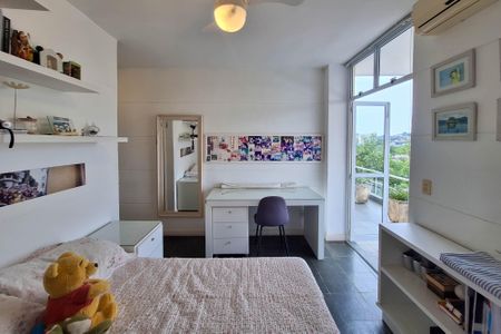 Casa de condomínio à venda com 250m², 4 quartos e 3 vagasSuíte 1